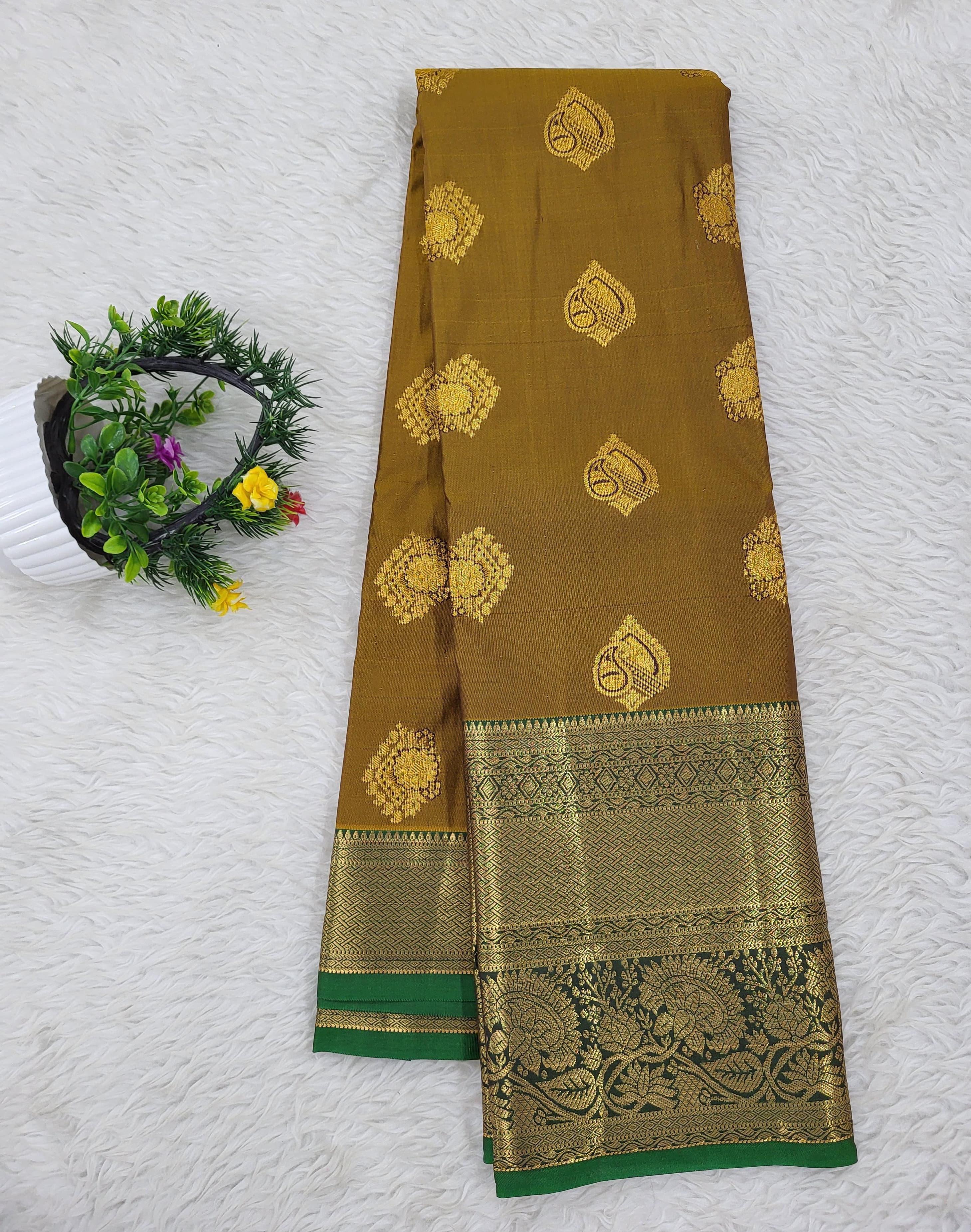 Semi kanchipattu Resham Butta Saree