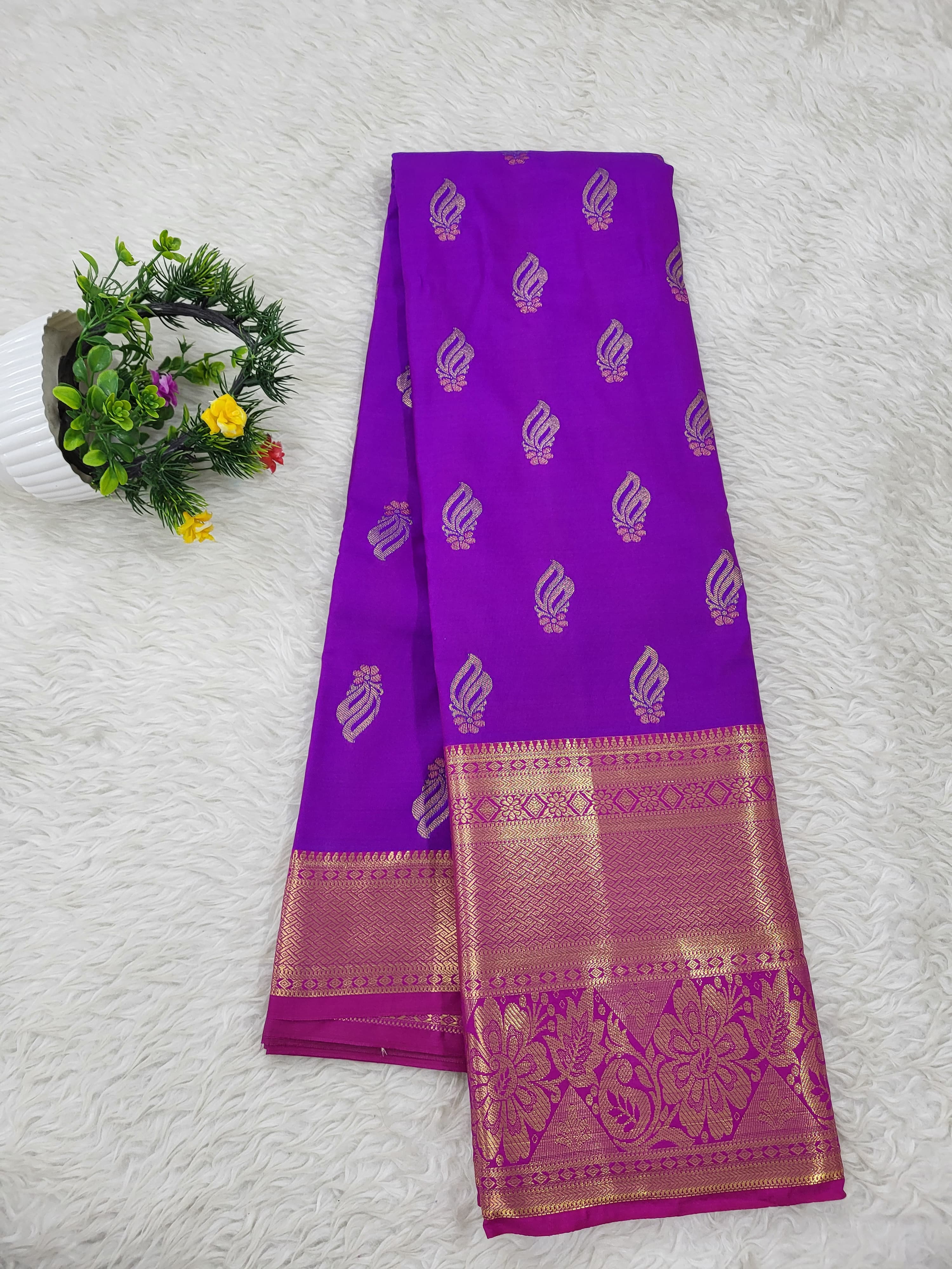 Semi kanchipattu Resham Butta Saree
