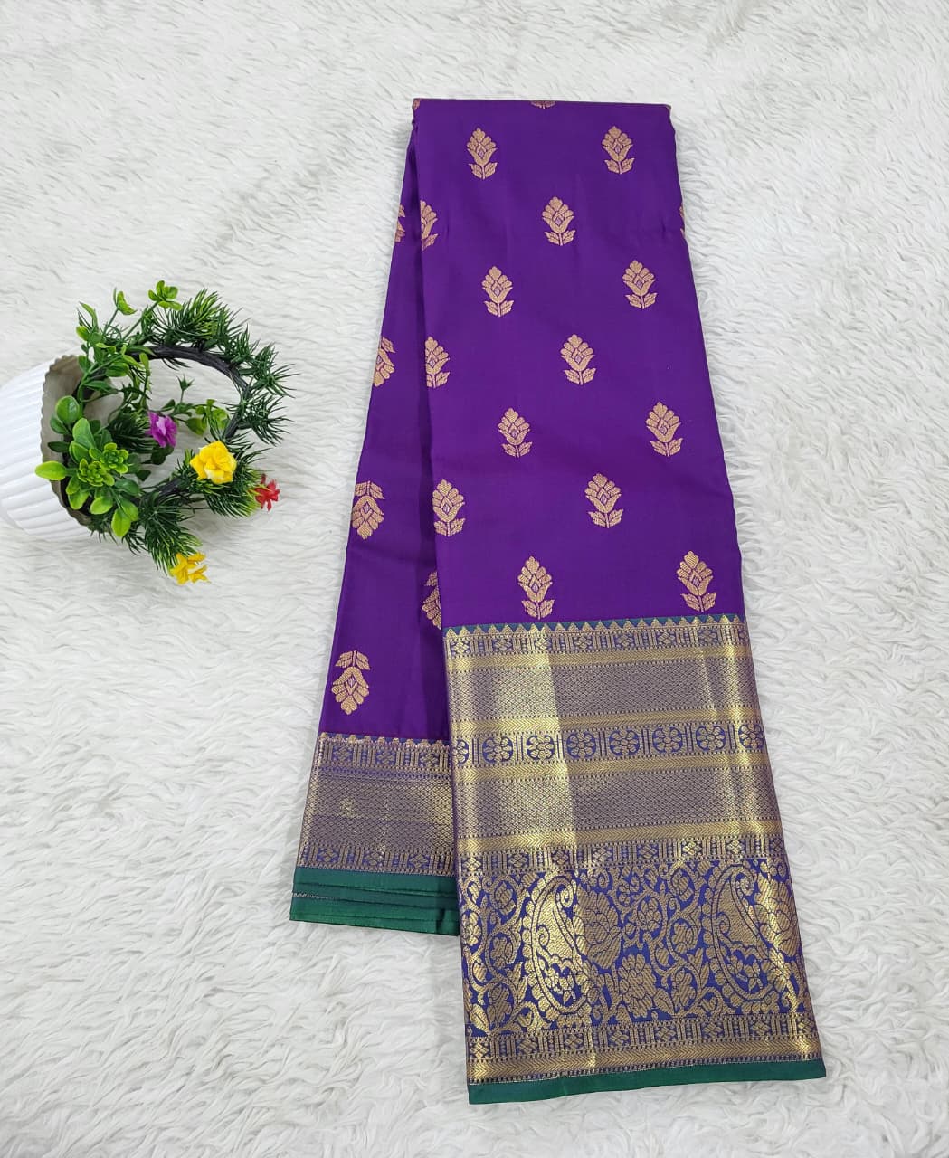 Semi kanchipattu Resham Butta Saree