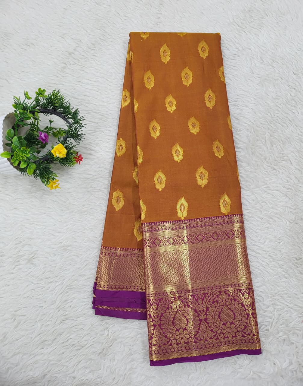 Semi kanchipattu Resham Butta Saree
