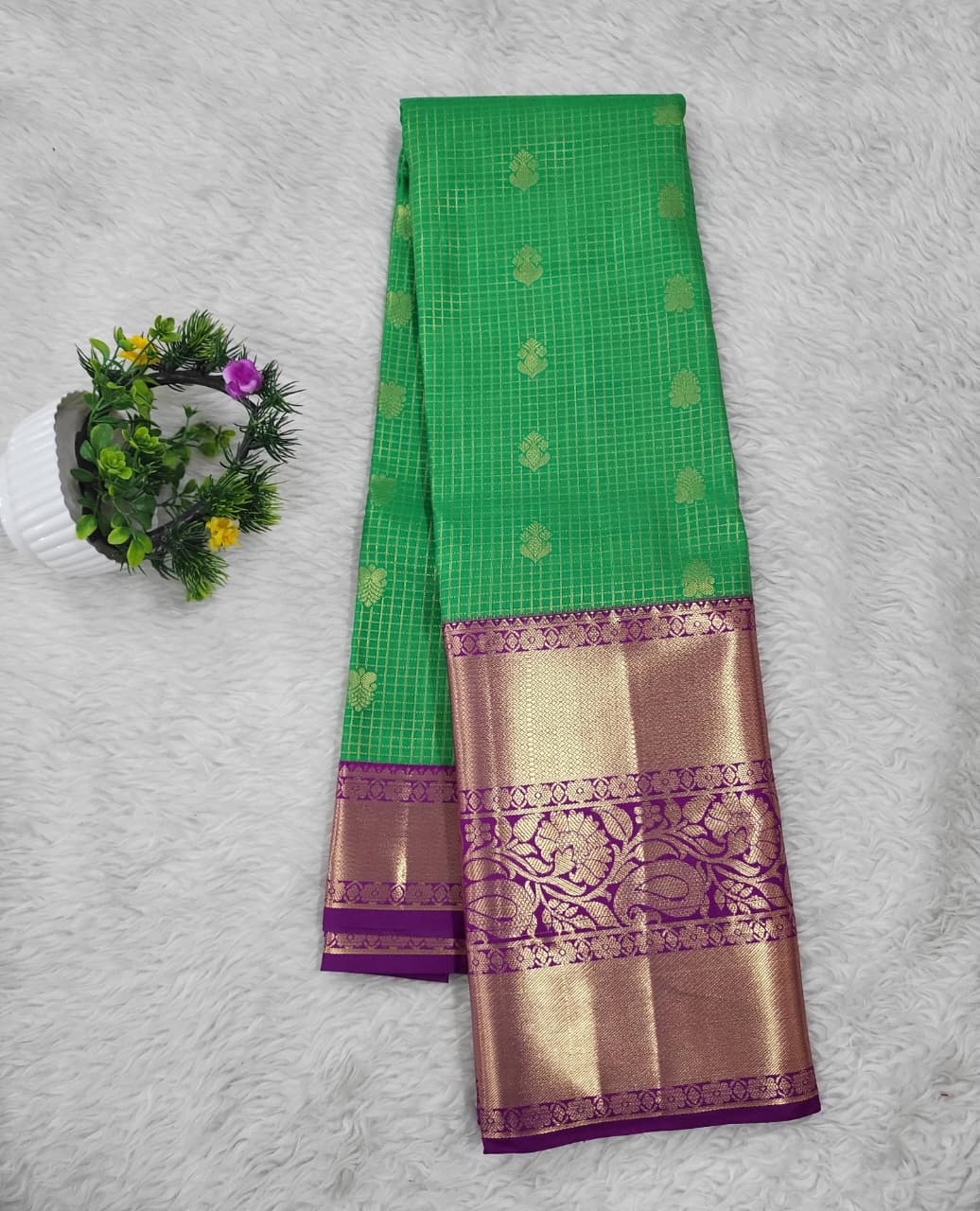 Semi kanchipattu Resham Cheeks Saree